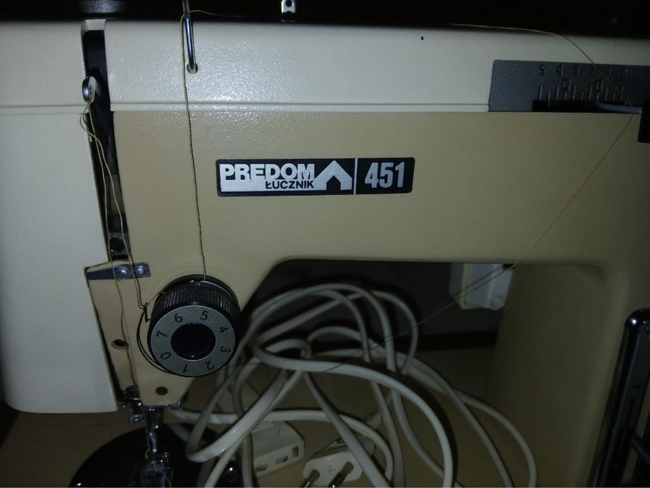 Maszyna do szycia z walizką