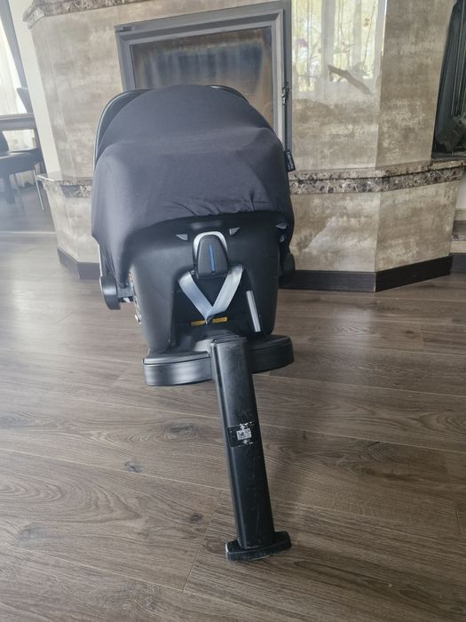 Дитяче автокрісло з базою