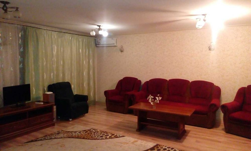 Продается 2-х комнатная квартира в районе ЖД Вокзала.