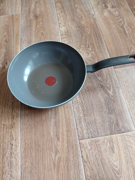 Сковорідка Tefal 28 см.