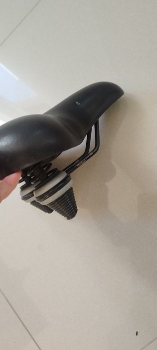 Duże siodło rowerowe siodełko amortyzowane selle royal