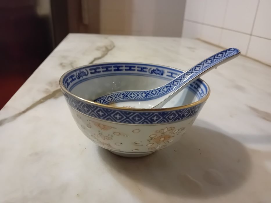 Taça Chinesa em Porcelana com Colher
