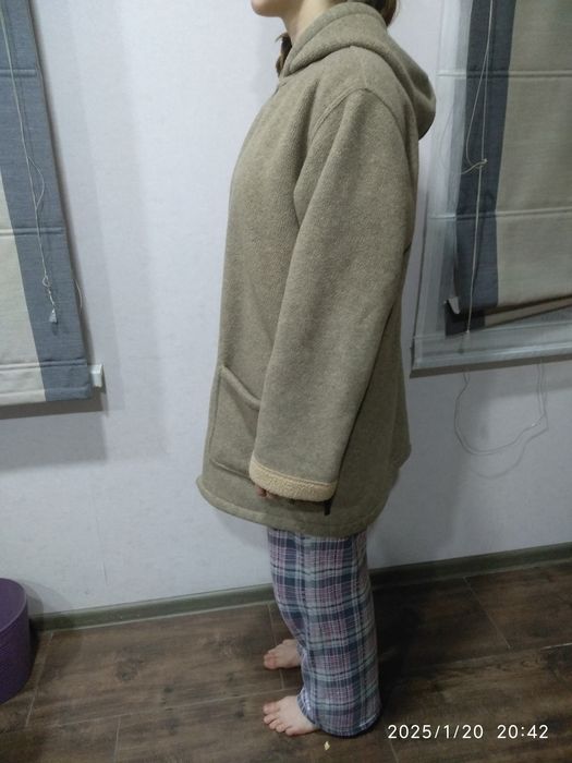 Продам теплу кофту.