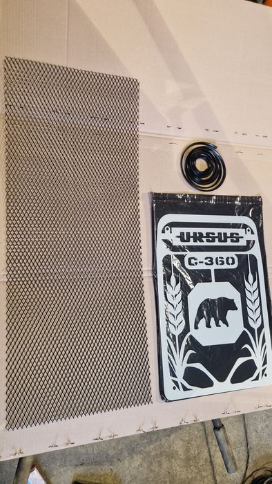 Grill / siatka maski Ursus c360/c330 z Niedzwiedziem