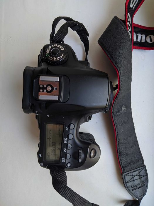 Фотоаппарат Canon 60D. с коробкой. пробег 47727 без объектива