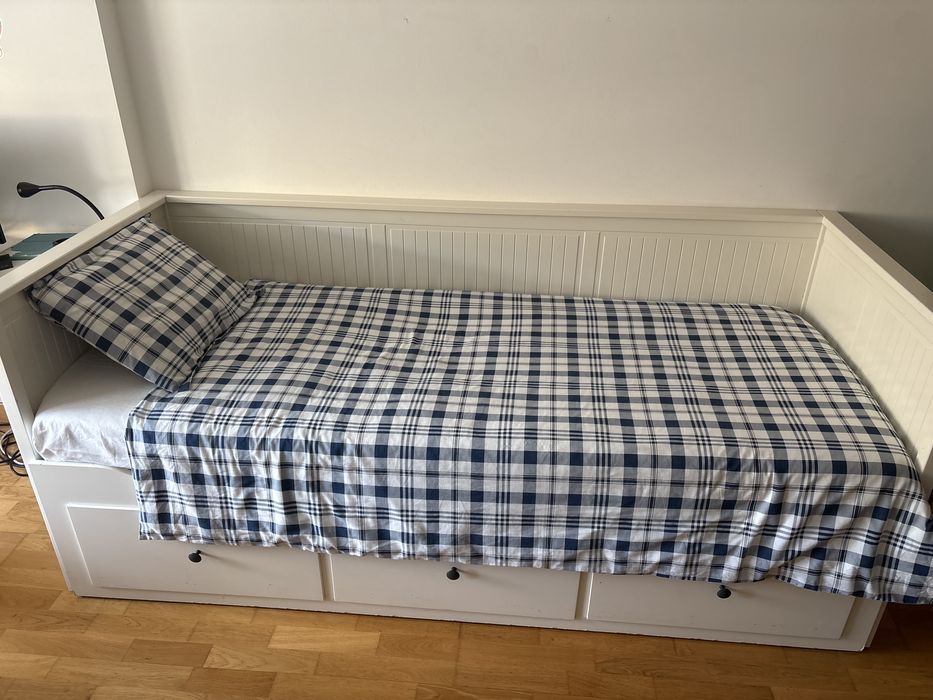 Cama Ikea com 2 colchões