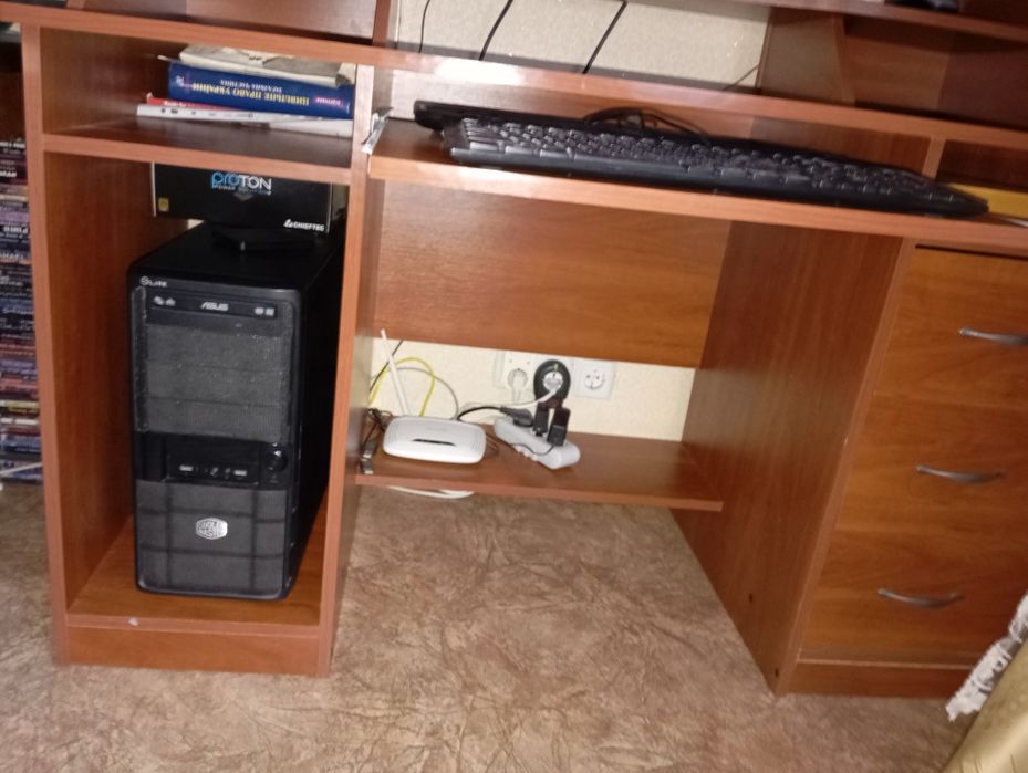 Комп'ютерний стіл, бу в ідеалі