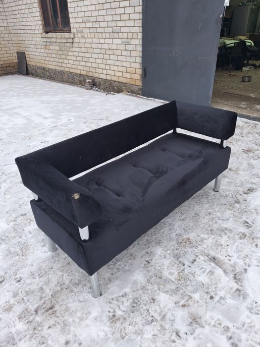 Продам велюровый диван стронг