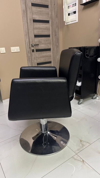 Парикмахерское кресло клиента Frizel Orlando гидравлическое