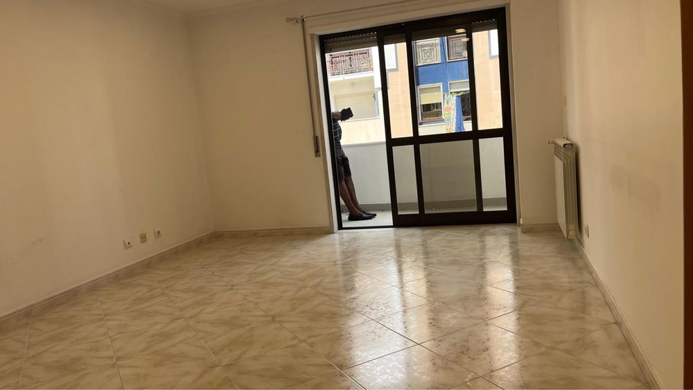 Apartamento T3 novo com garagem.