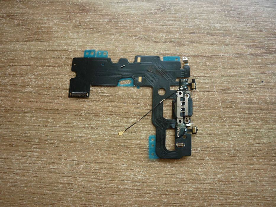 Нижний шлейф Apple iPhone 7 с разъемом зарядки