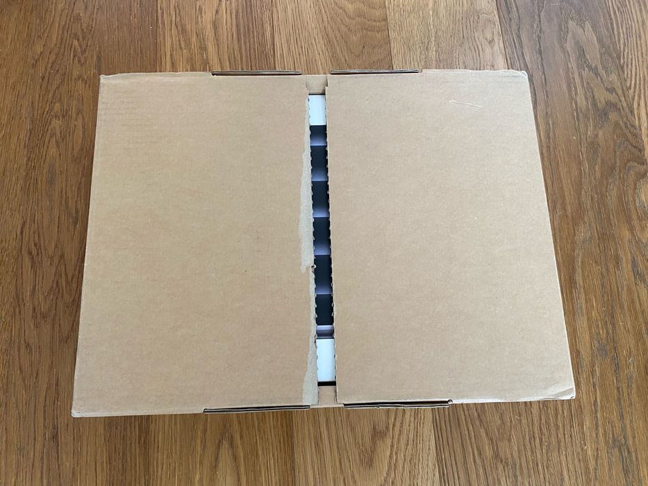 Pudełko po Apple MacBook Pro 2026 16 cali