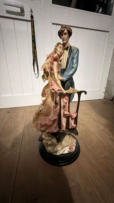 Estatueta antiga em marfinite - casal de noivos52 cm altura