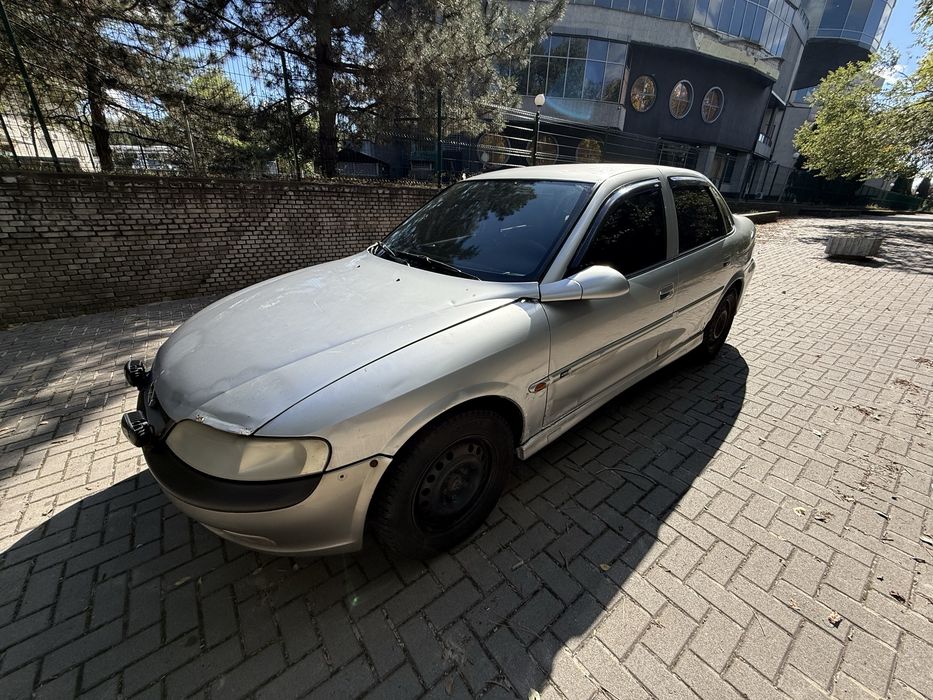 2002 рік  1.8 бензин Механіка    Мотор коробка ходова в порядку  Бляха, документи є  1200 $