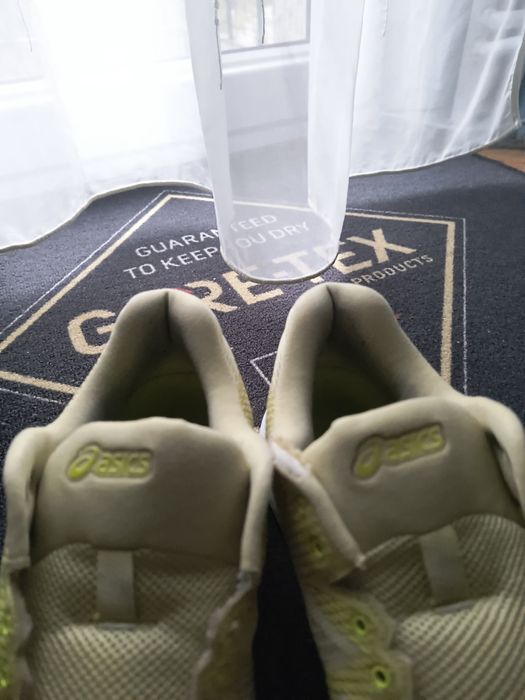 Buty Asics Nimbus 20 roz 42  (26 cm)