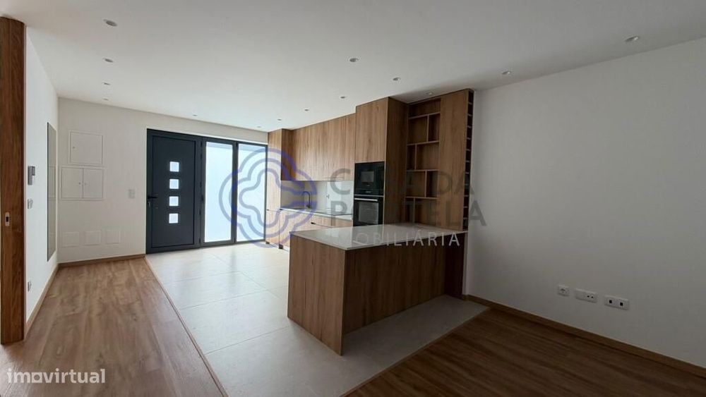 T1+1 Renovado com entrada independente