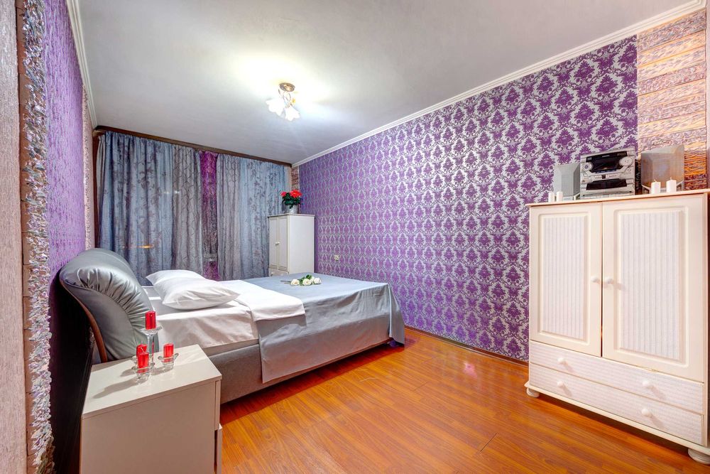 Оренда подобова 4к квартири поруч з м. Золоті Ворота