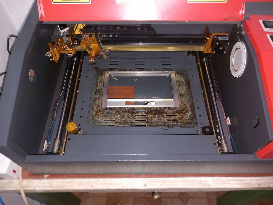 Laser co2 40w 20x30 com computador e progaramas incluido