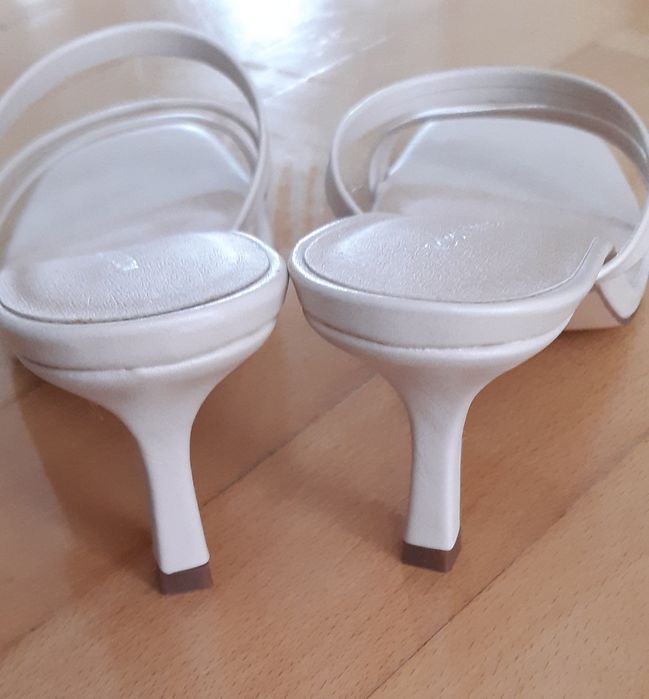 Sandały klapki 37 nude