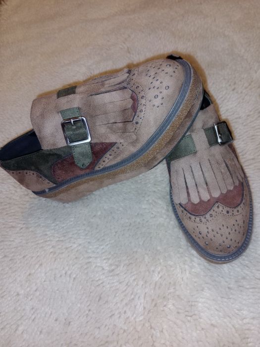 Sapatos camurça novos