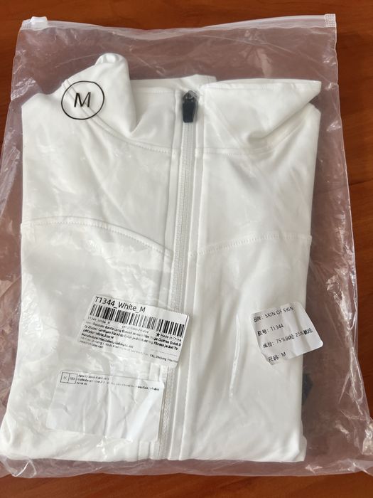 Рашгард на блискавці