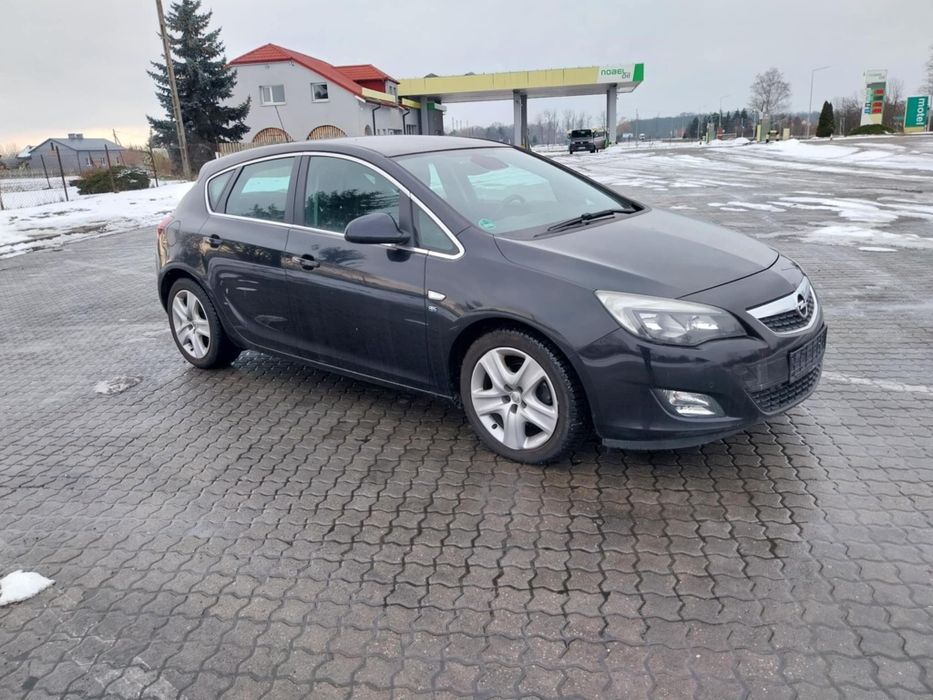 Opel Astra J  1,4  benzyna 2010 rok produkcji