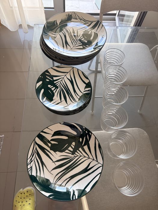 Conjunto de loiça de mesa - pratos e copos - 6 de cada