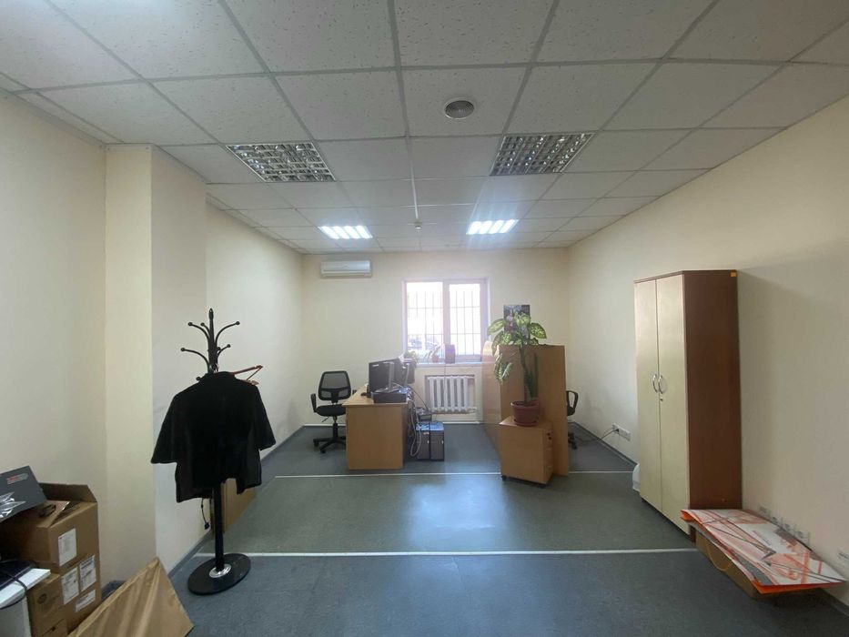 ОРЕНДА фасадного нежитлового приміщення вільного призначення до 100м.