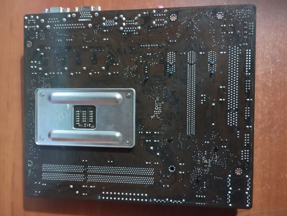 Материнська плата від асус