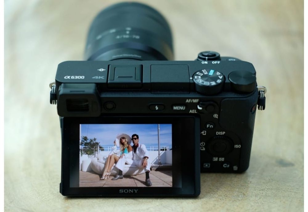 Sony a6300 z objektywem Sony oss  7443