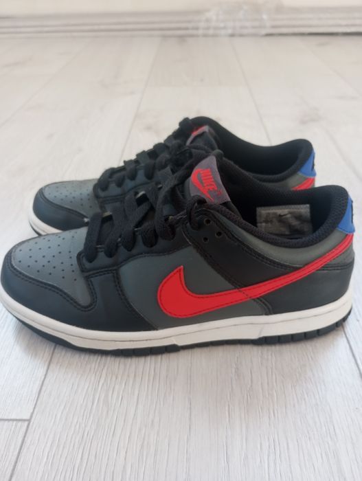 Кросівки фірми nike