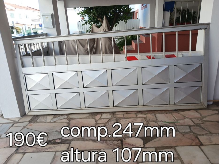 2 Portões de alumínio