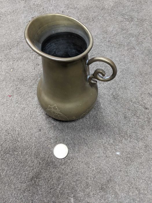 Taças em latão com asas (3 fotos)