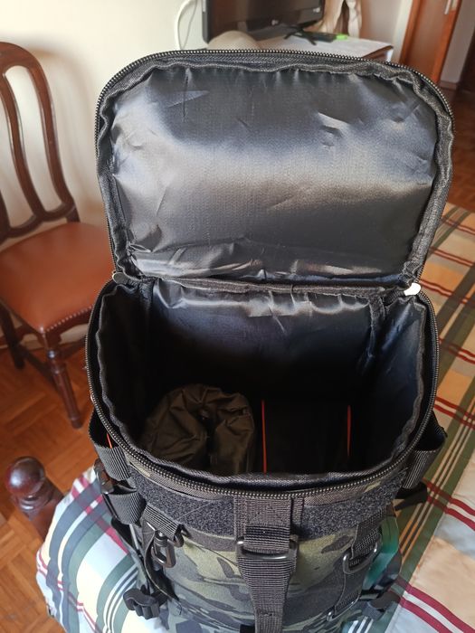 Disponível para venda Mochila para a pesca.