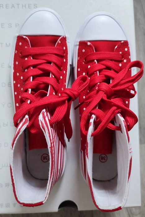 Нові  яскраві кеди, куплені в Німеччині. 36 розмiр