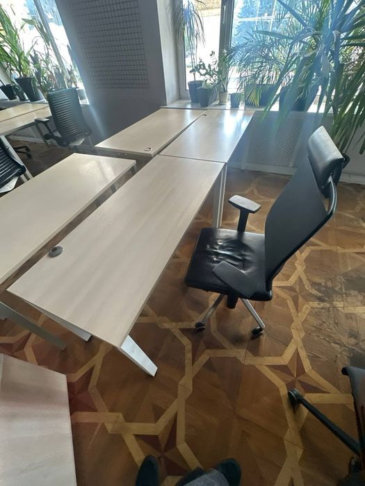 Стіл керівника менеджера багато