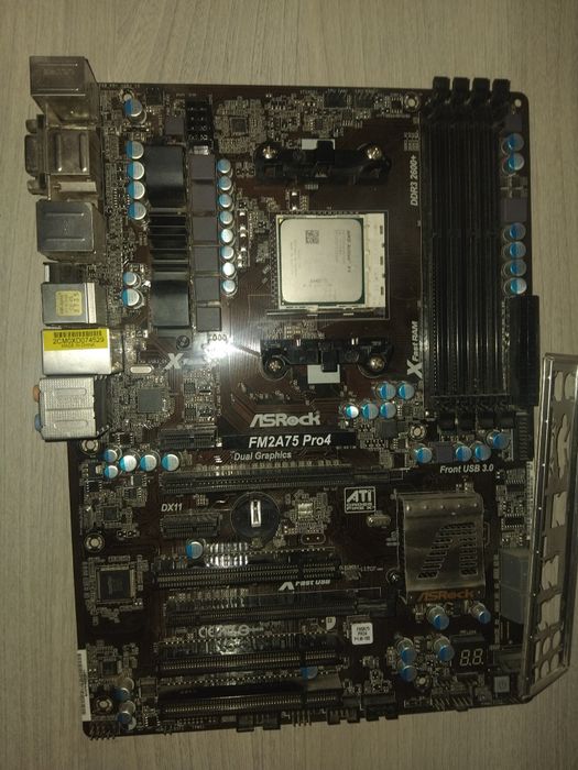 Матириньська плата разом з процесором  і кулером