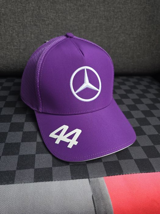 Lewis Hamilton 44, F1 2024, fioletowa czapka, Mercedes AMG Petronas