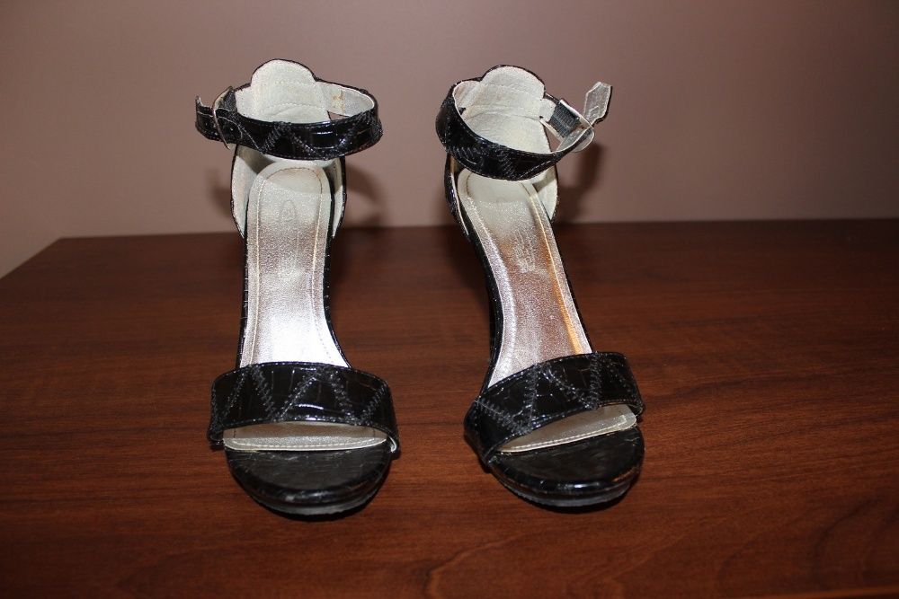Sandały szpilki lakierowane rozmiar 38