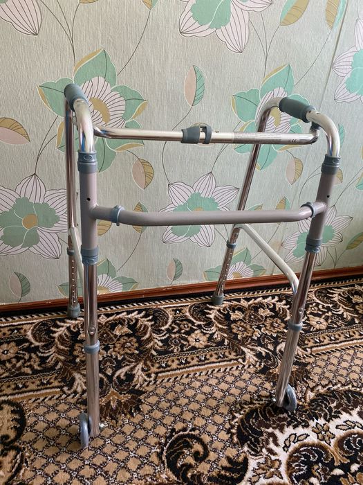 Ходунки для дорослих