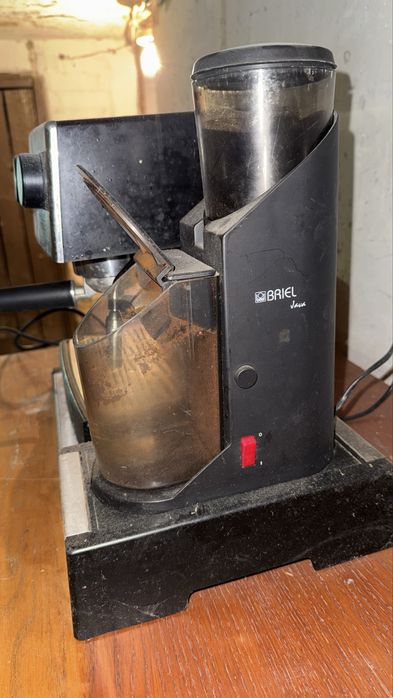 Кавомашина на один холдер з капучінатором та кавомолкою