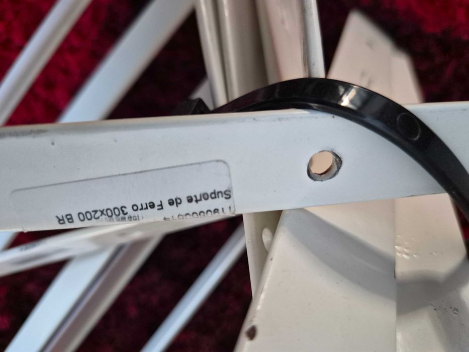 8 suportes  de ferro branco 20 euros