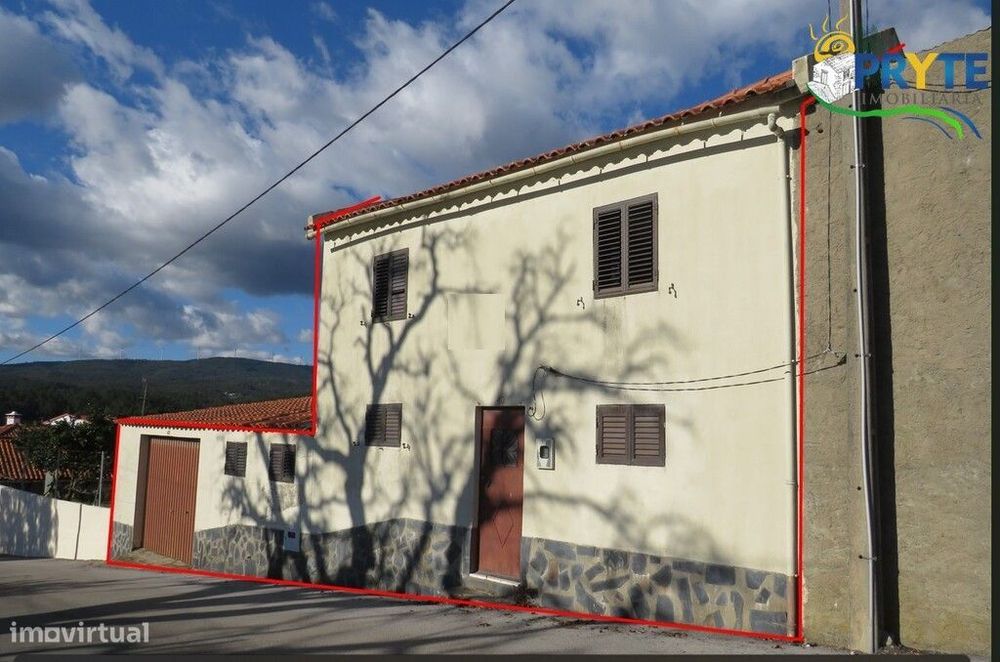 Pequena casa para terminar situada perto da Vila de Sobreira Formosa