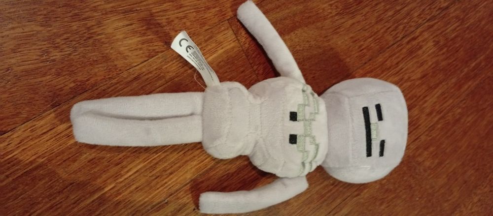Sprzedam 2 maskotki Minecraft zombie i szkielet 24.5 cm