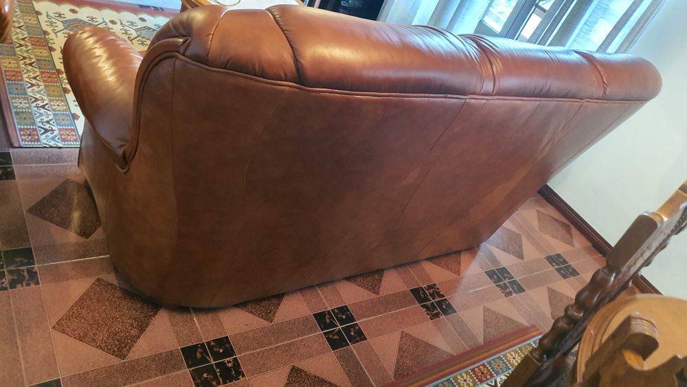 Sofas em pele cor castanho