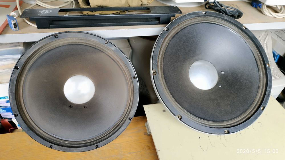 Динамики мощные TESLA 150 Вт-300 Вт 8 ом\вес 9.5кг \диаметр почти 40см