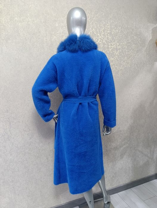 Шикарне пальто, не норкова шуба. Синій електрик. Нове. 117 см