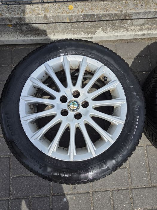 Felgi Alfa Romeo  z oponami wielosezonowymi Continental