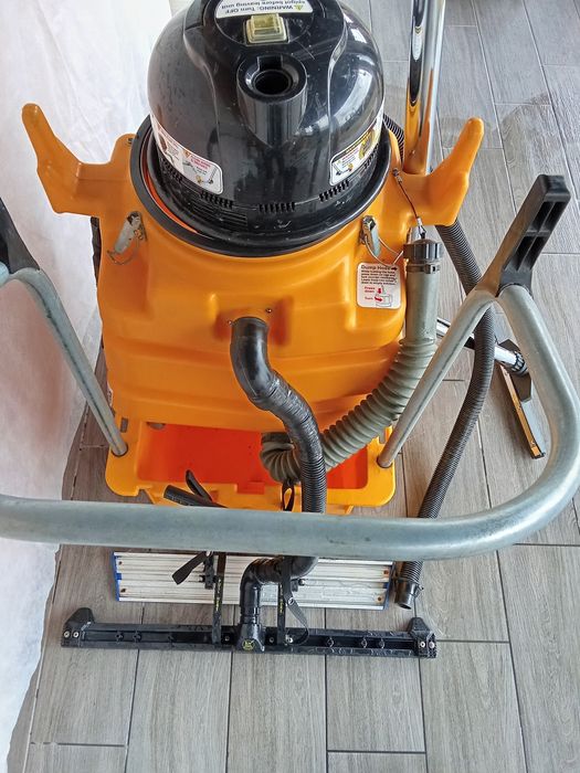 Миючий моющий пилосос (підлогомийна машина підлогомиюча поломоечная)