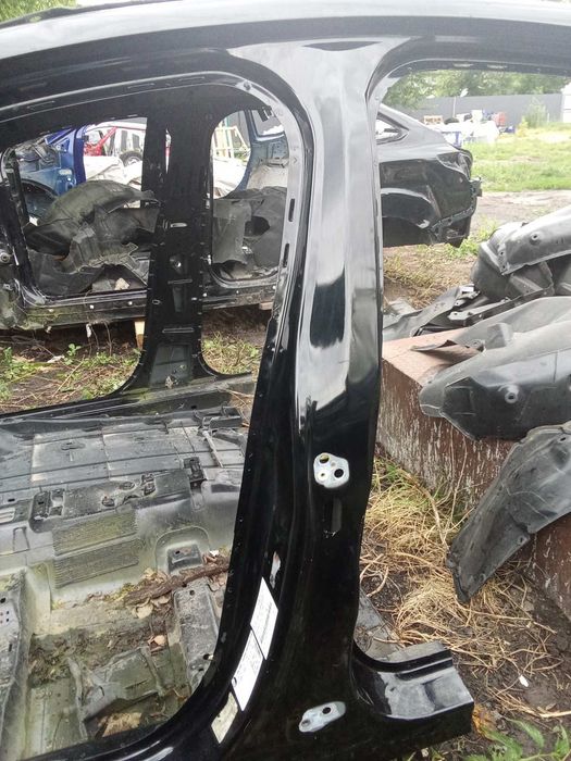 Четверть ( крило) задняя правая dodge Dart